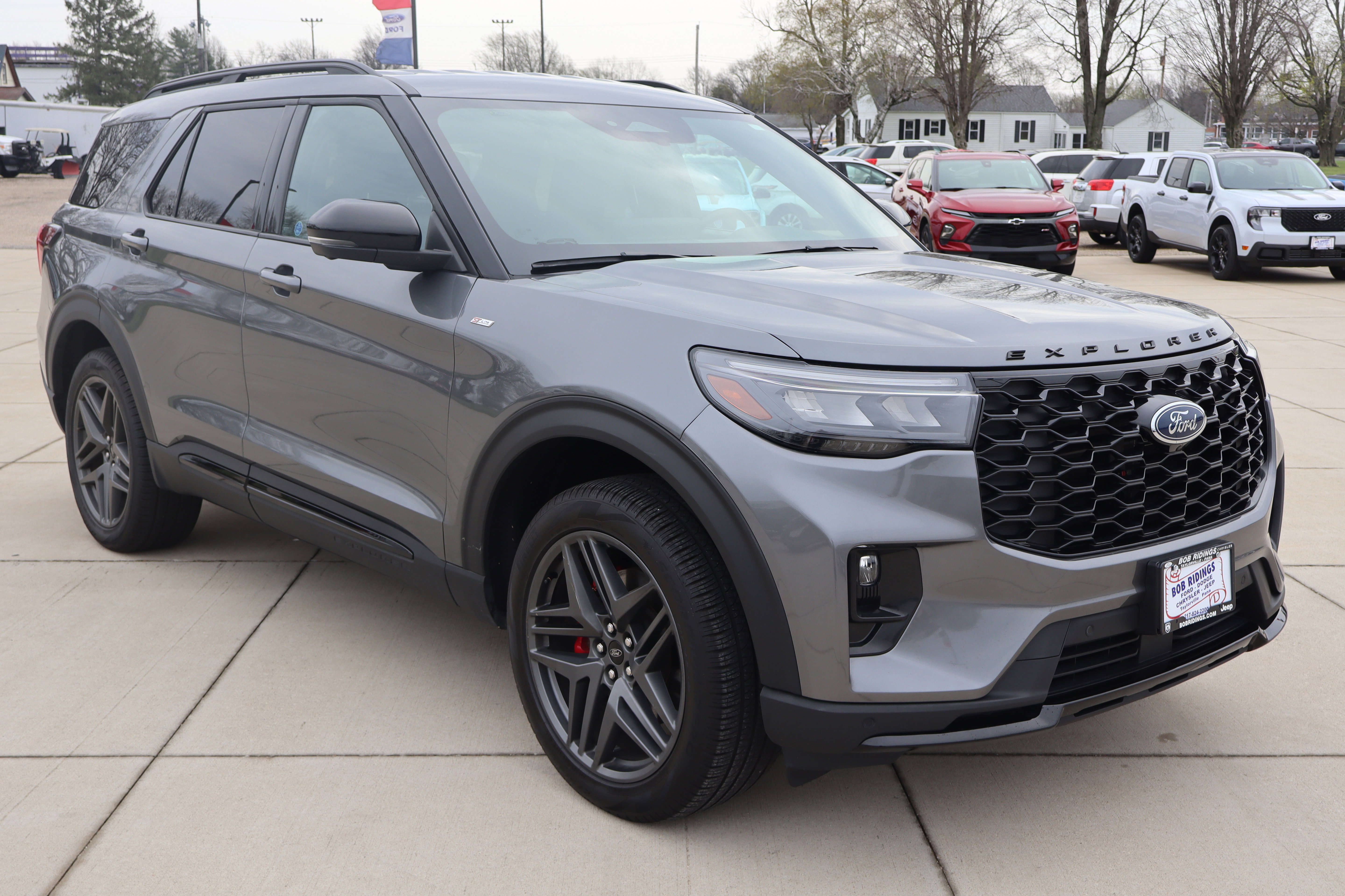 Used 2025 Ford Explorer ST-Line w/ ST-Line Street Pack AWD/4WD image 3