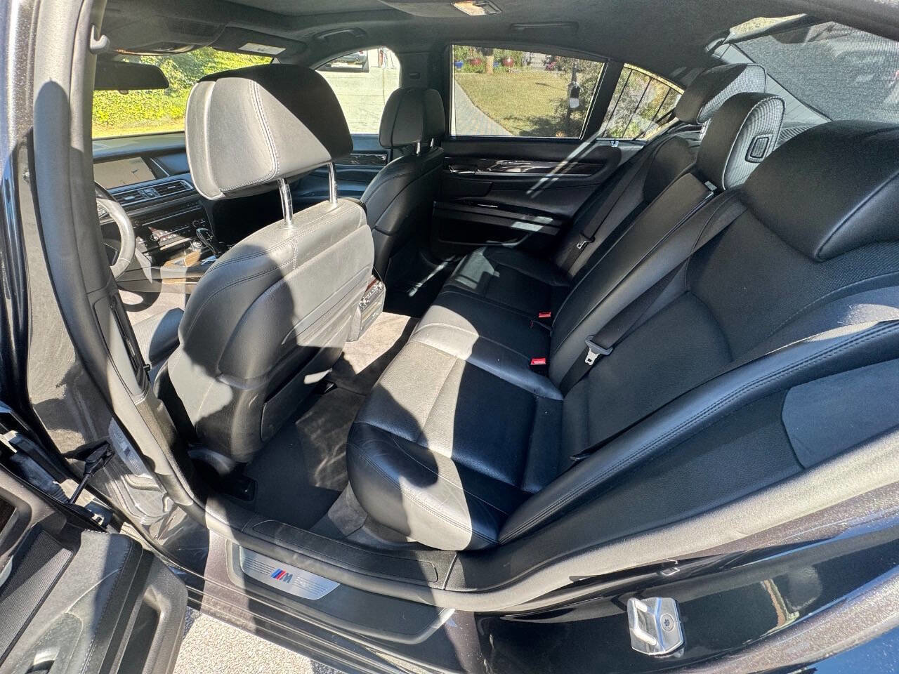 Used 2015 BMW 750i 750i 4dr Sedan image 33