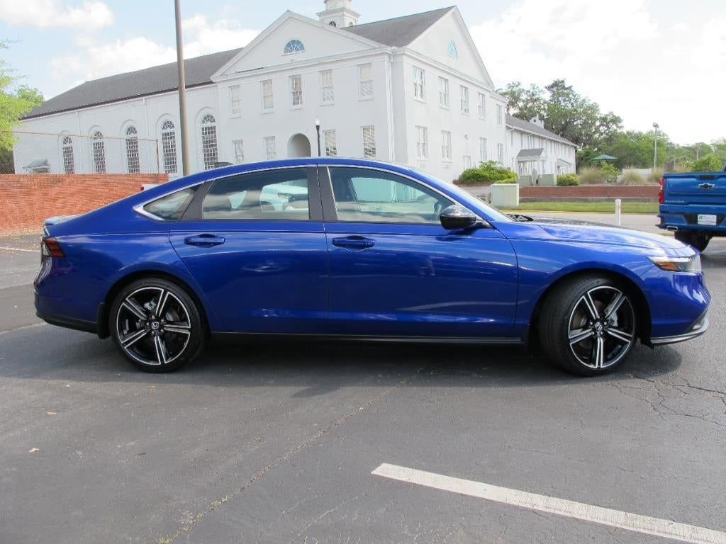 Used 2025 Honda Accord Sport image 2