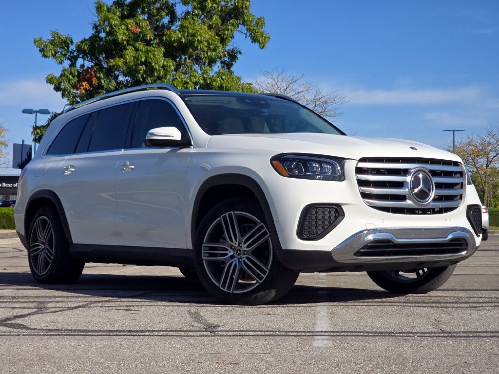 Used 2024 Mercedes-Benz GLS 450 4MATIC image 2