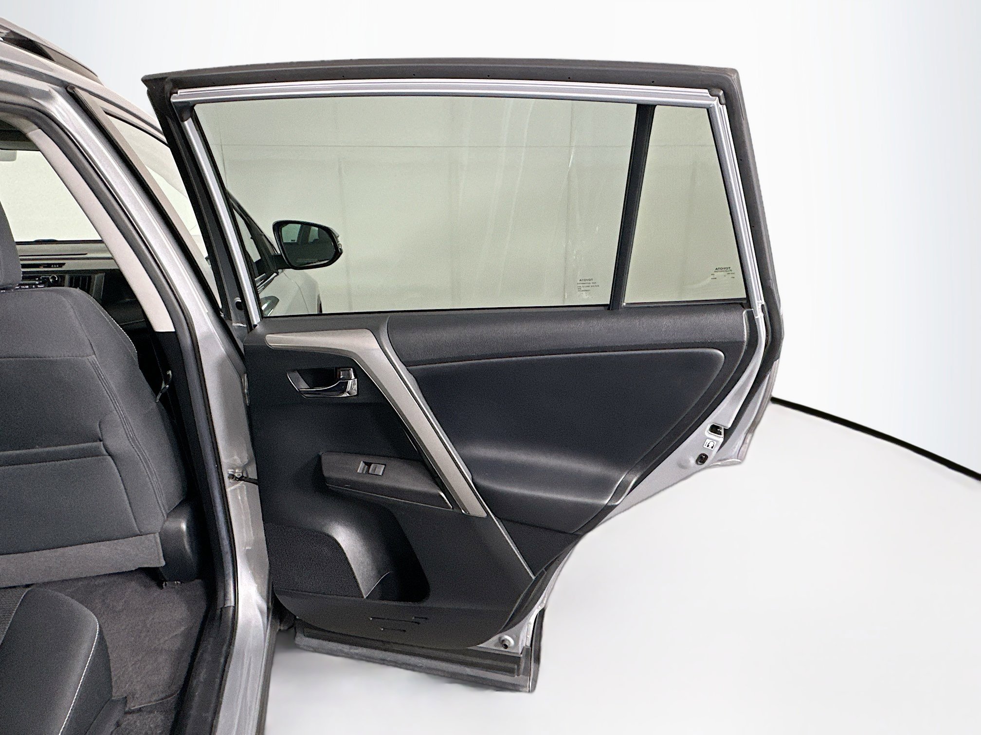 Used 2018 Toyota RAV4 XLE image 29