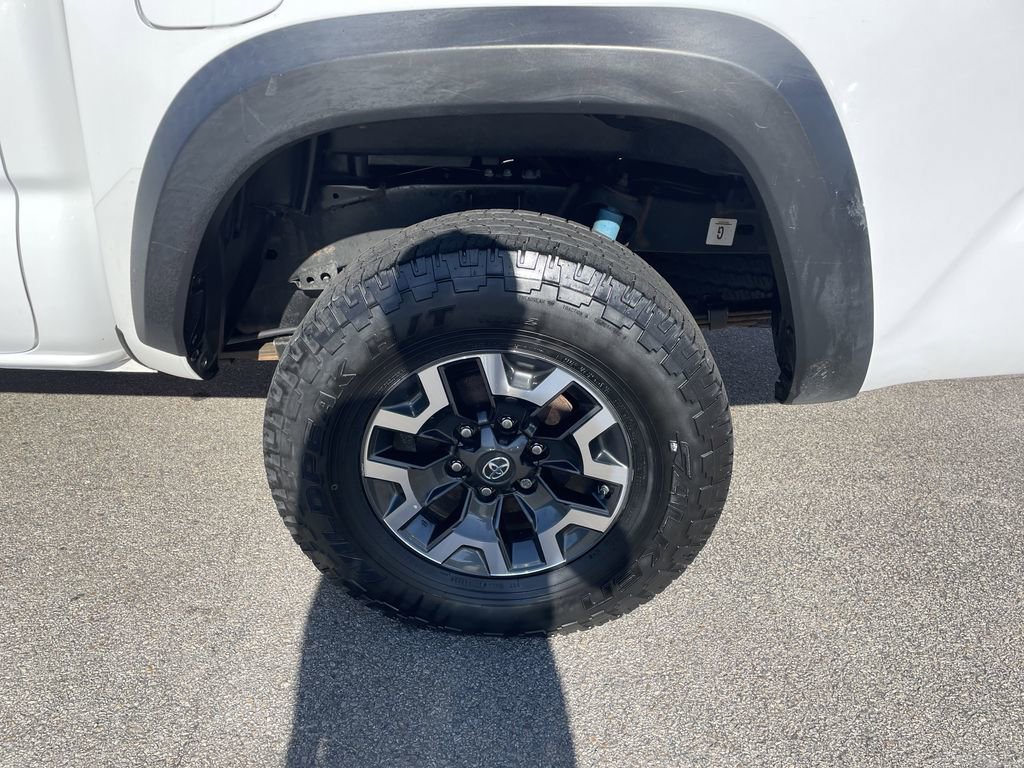 Used 2020 Toyota Tacoma TRD Off-Road AWD/4WD image 10
