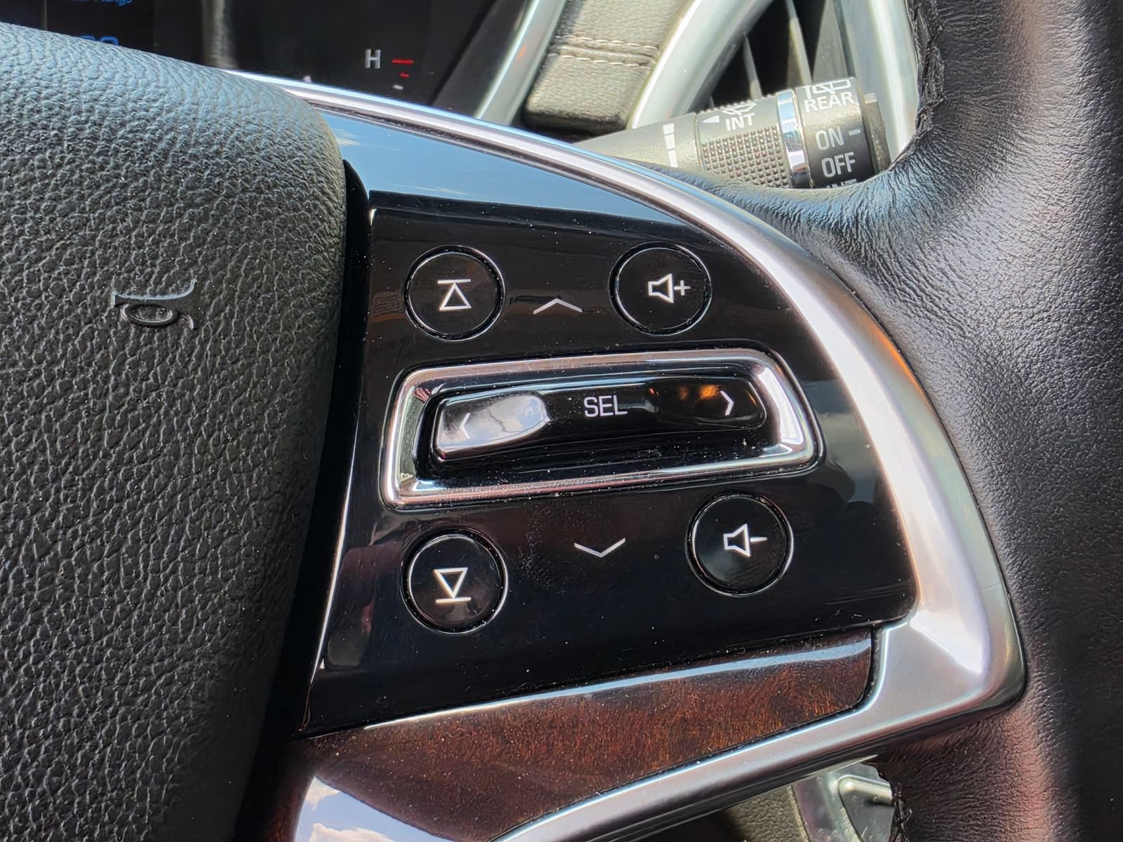 Used 2014 Cadillac SRX Luxury AWD/4WD image 11
