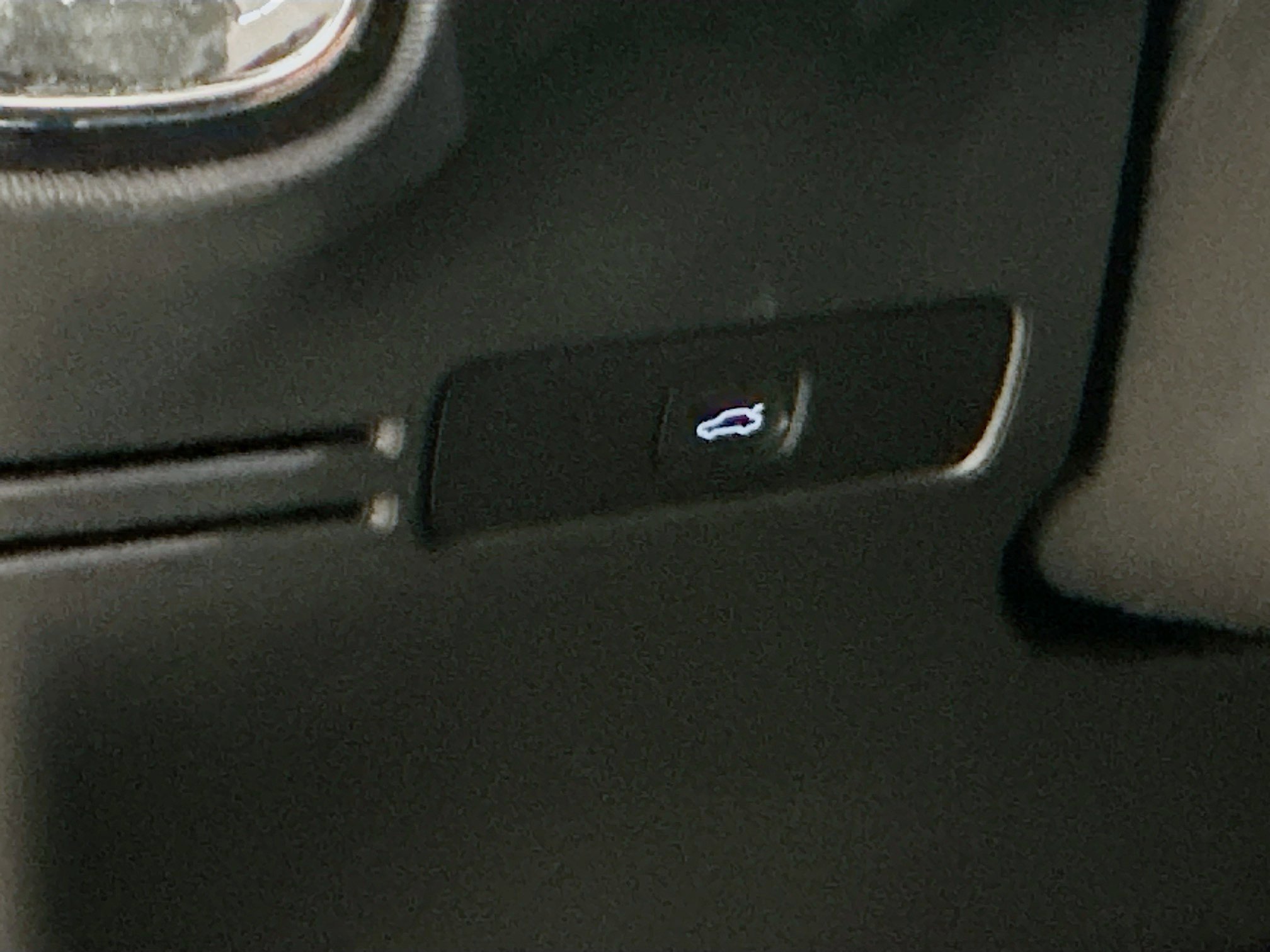 Used 2025 Volvo XC40 B5 Core image 17