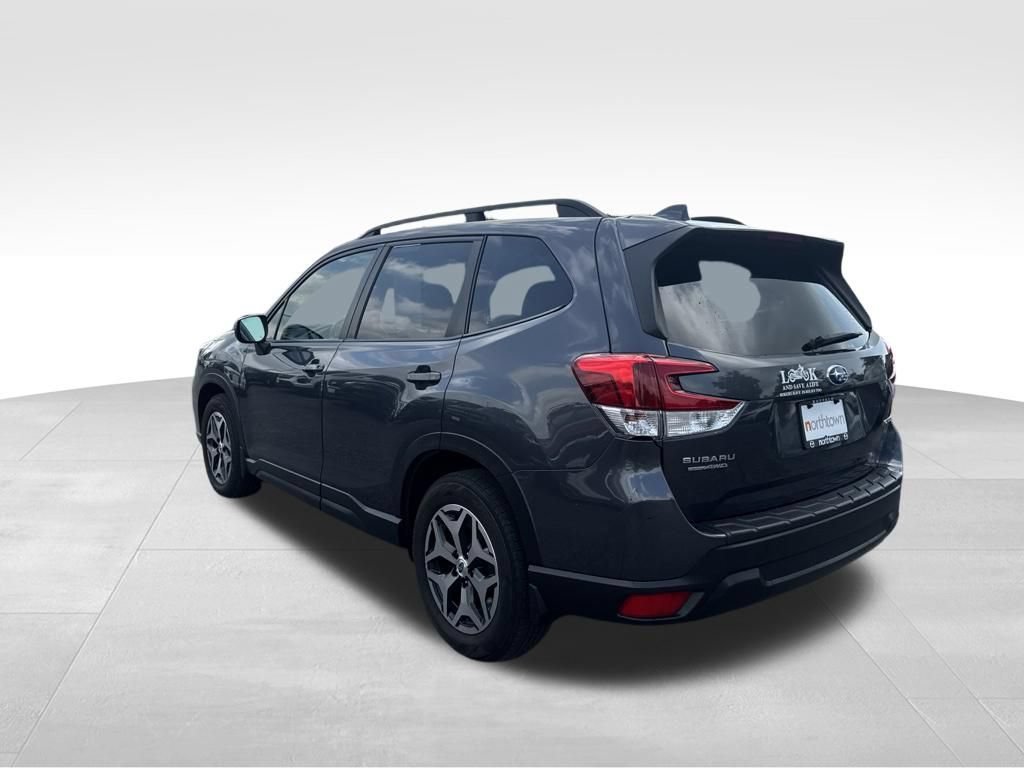 Used 2021 Subaru Forester Premium AWD/4WD image 4