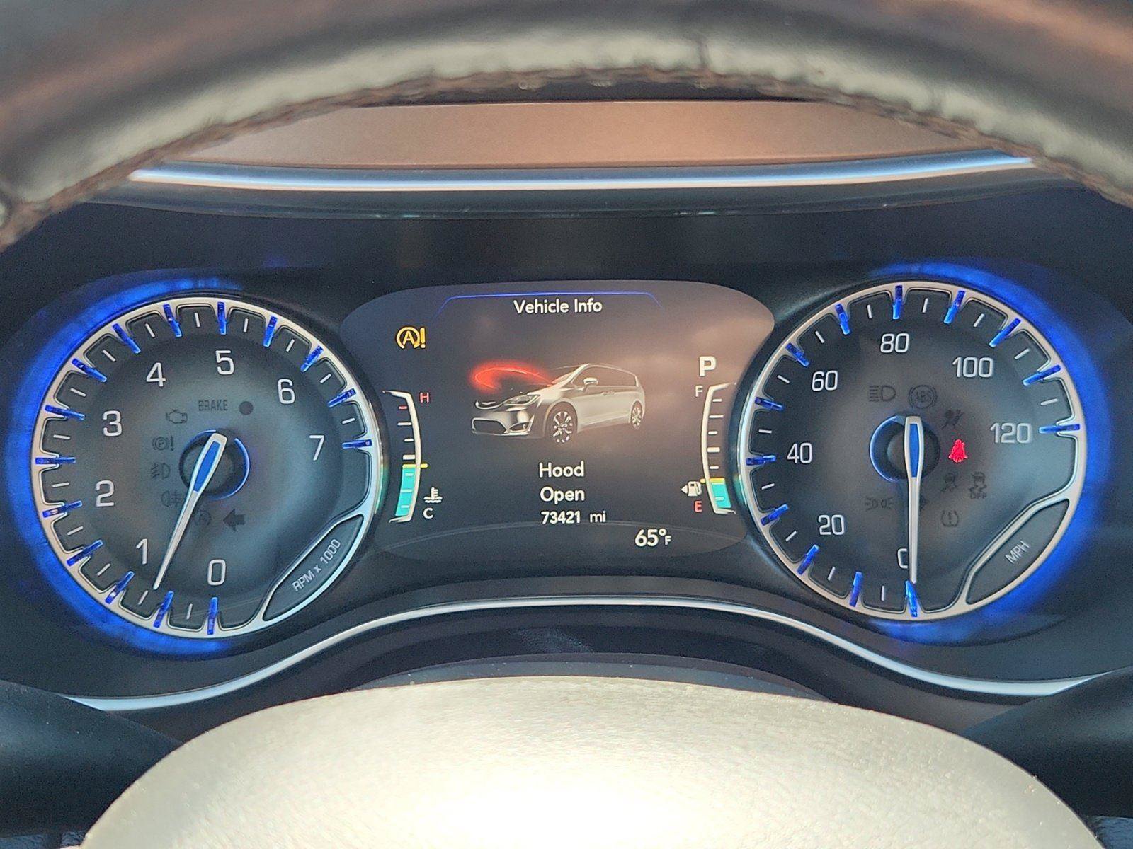 Used 2018 Chrysler Pacifica Touring-L Plus FWD image 22