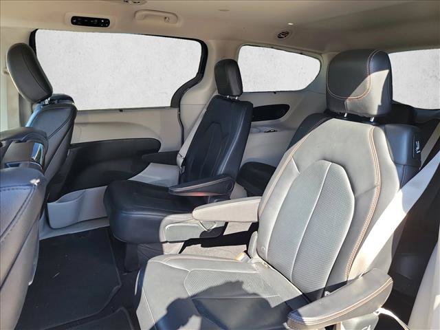 Used 2018 Chrysler Pacifica Touring-L Plus w/ Advanced Safetytec Group FWD image 14