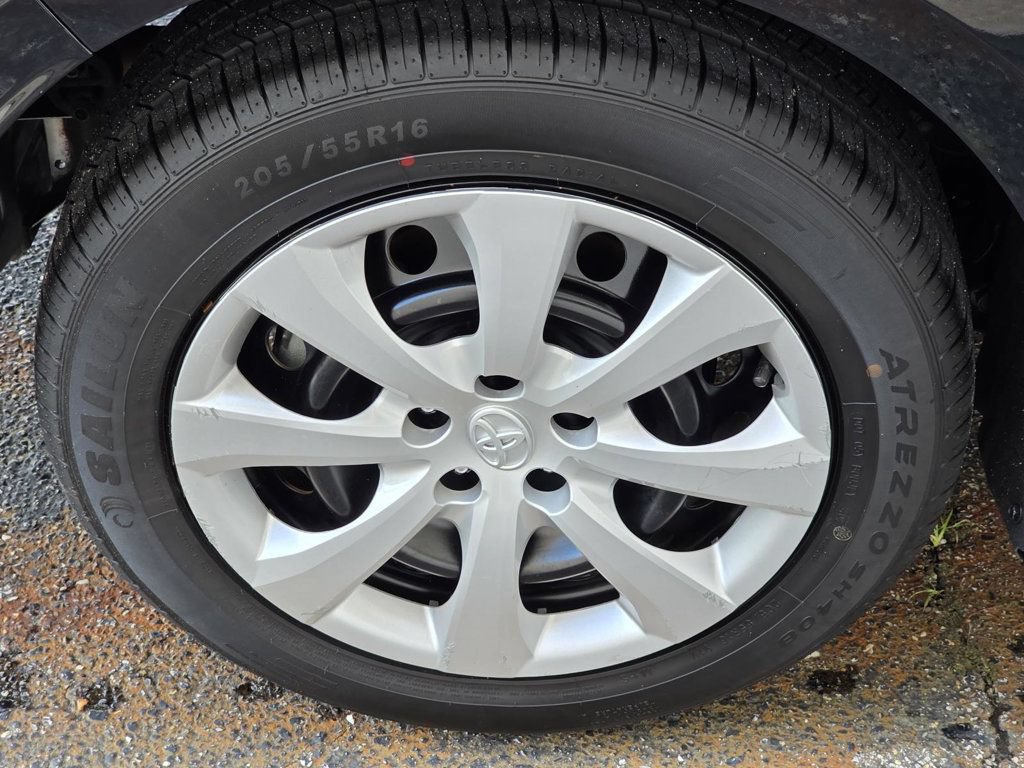 Used 2024 Toyota Corolla LE FWD image 29