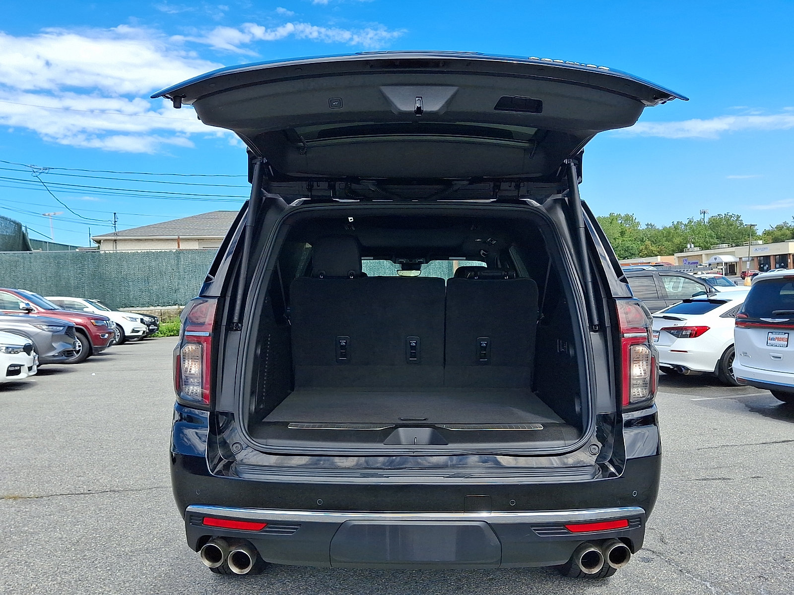 Used 2024 Chevrolet Suburban Premier w/ Premium Package AWD/4WD image 28