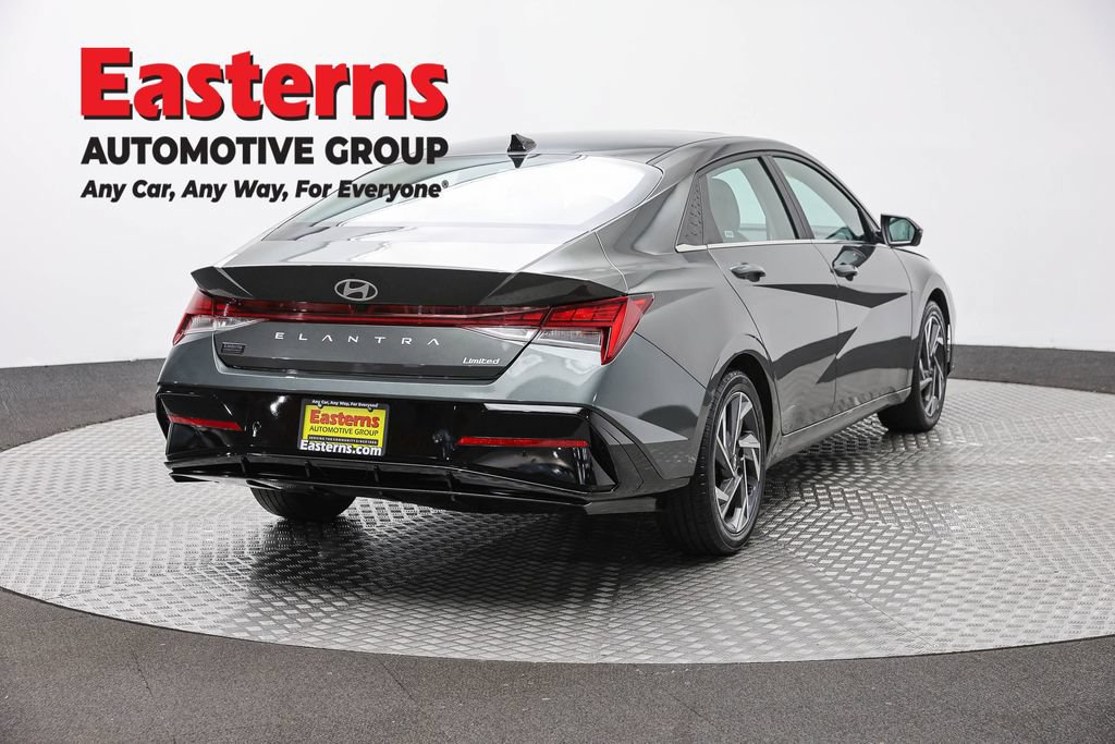 Used 2024 Hyundai Elantra Limited FWD image 5