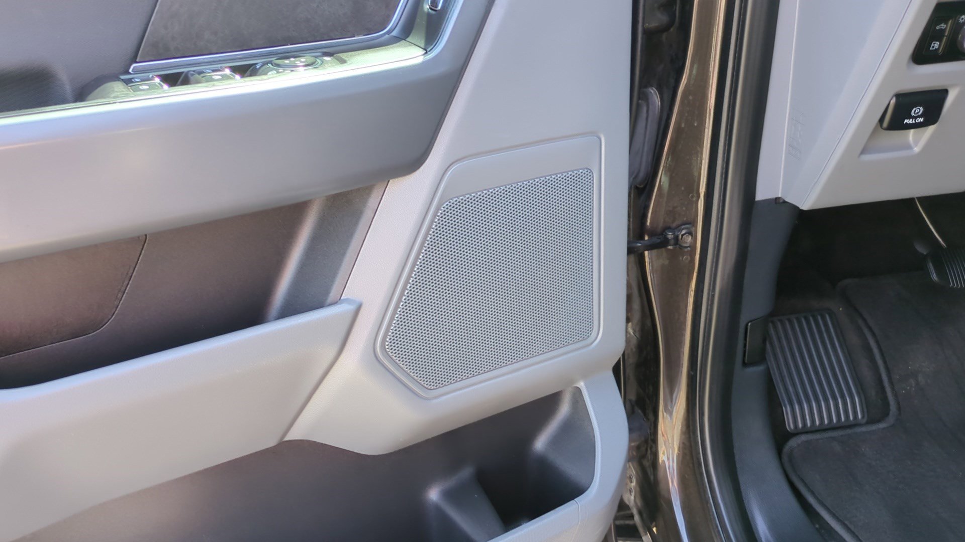 Used 2024 Ford F150 XLT w/ Mobile Office Package image 13