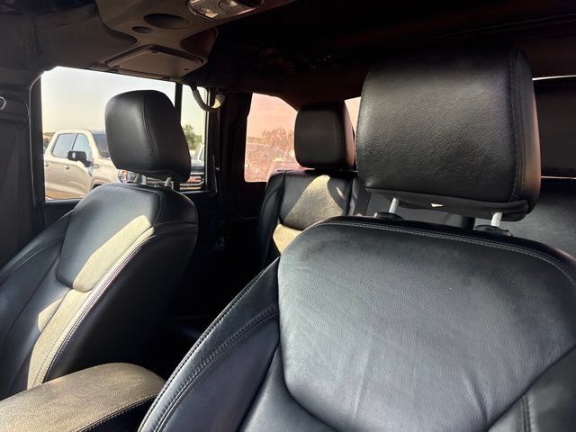 Used 2017 Jeep Wrangler Unlimited Sahara AWD/4WD image 14
