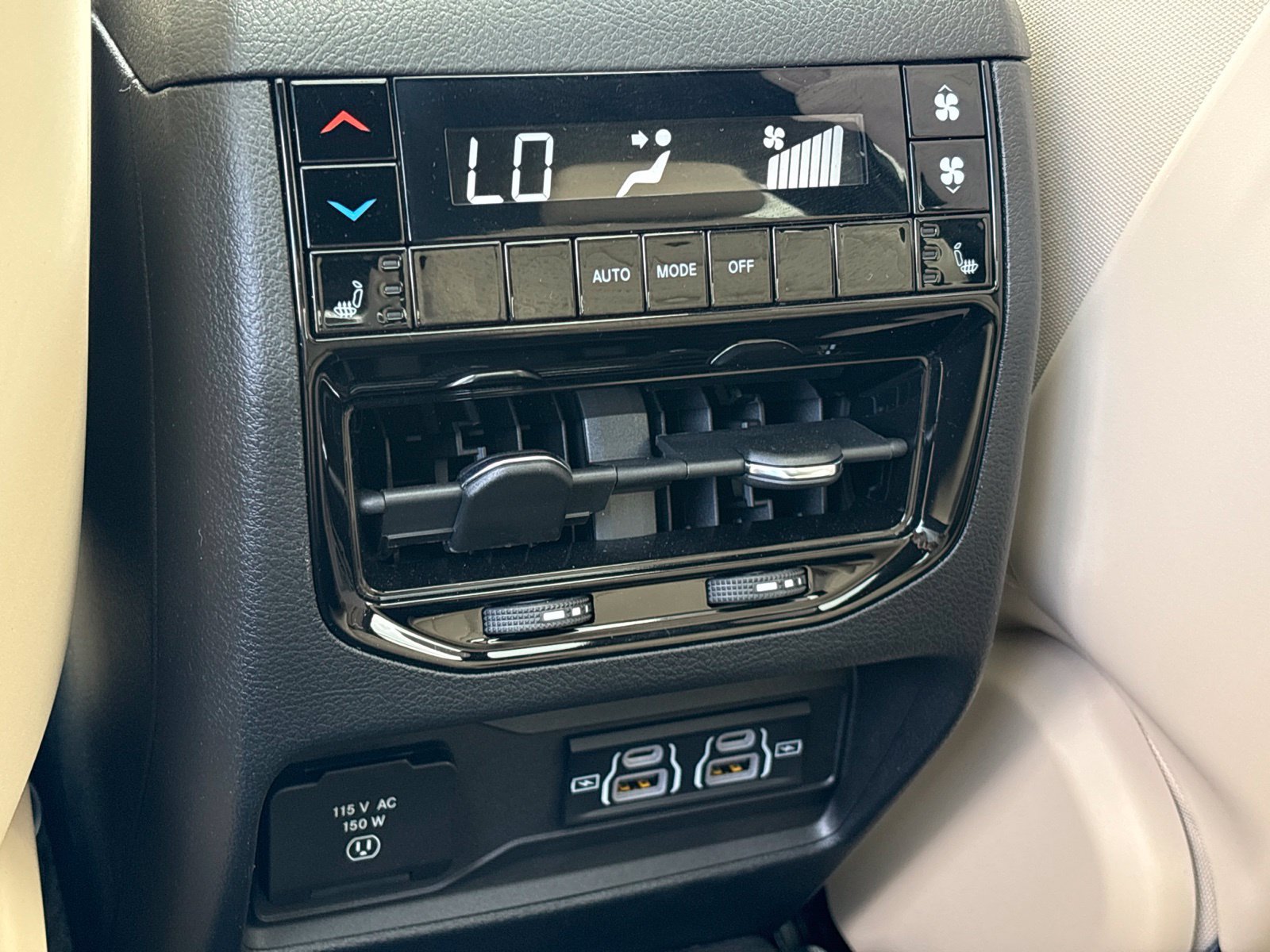 Used 2025 Jeep Grand Cherokee L Limited w/ Luxury Tech Group II AWD/4WD image 21