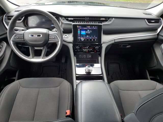 Used 2023 Jeep Grand Cherokee Laredo w/ Luxury Tech Group I AWD/4WD image 23