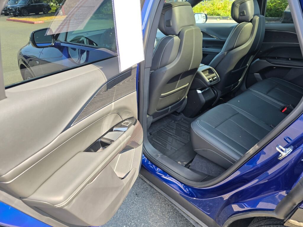 Used 2024 Cadillac Lyriq Sport image 15