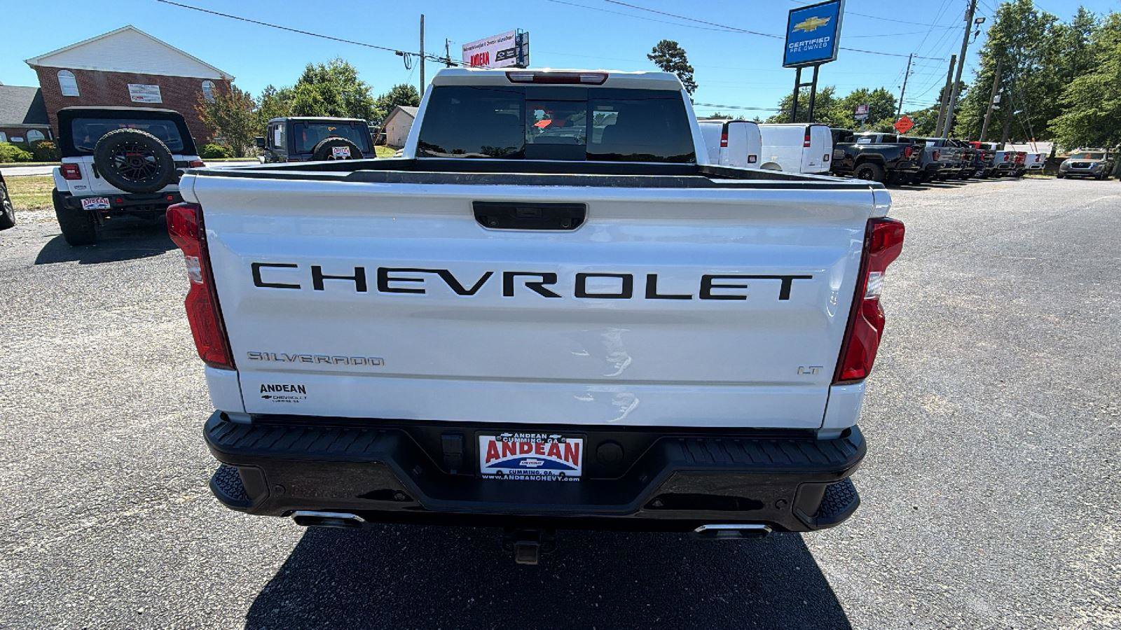 Used 2024 Chevrolet Silverado 1500 LT Trail Boss w/ LT Trail Boss Premium Package AWD/4WD image 6