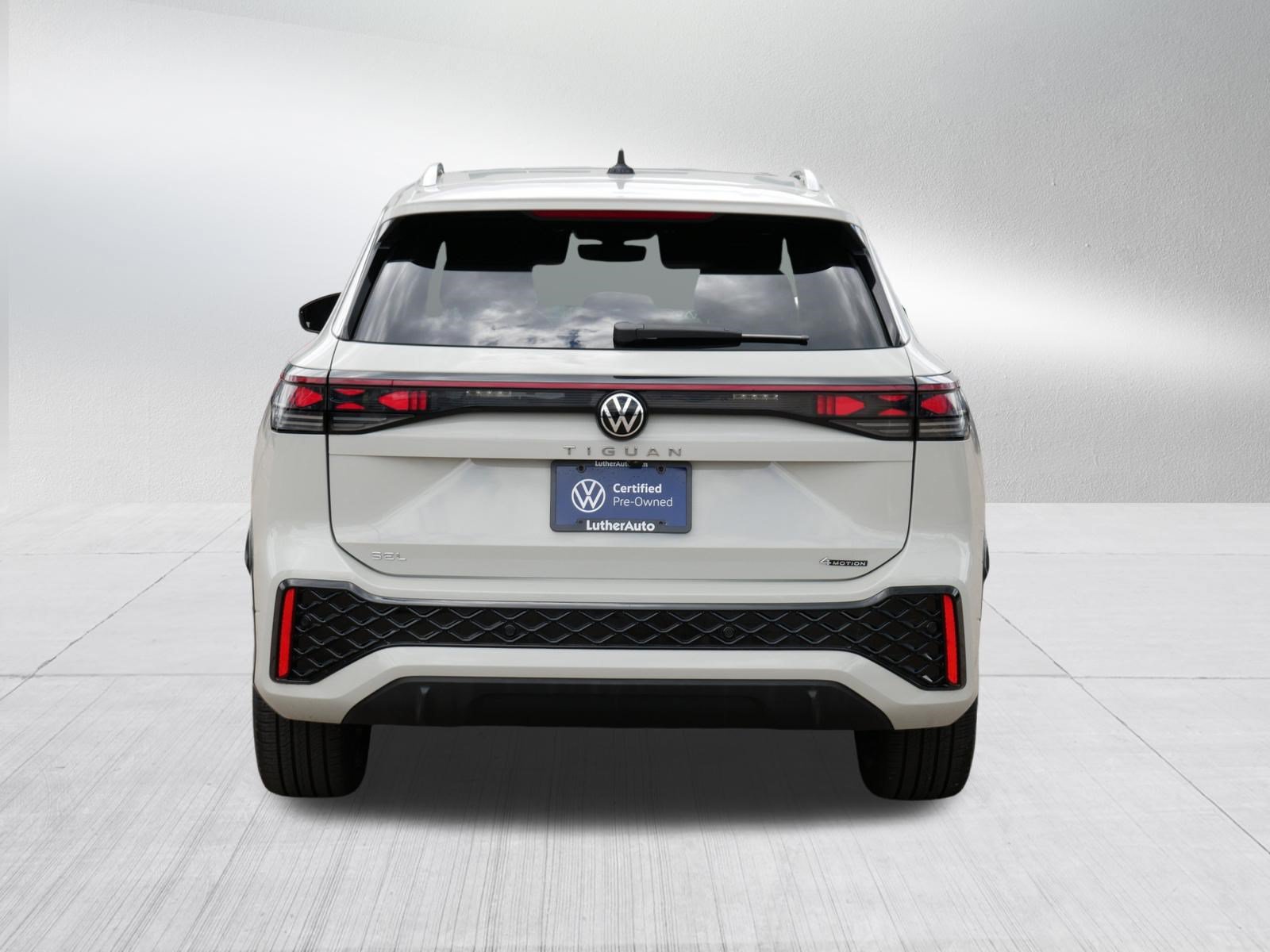 Certified 2025 Volkswagen Tiguan SEL R-Line AWD/4WD image 6
