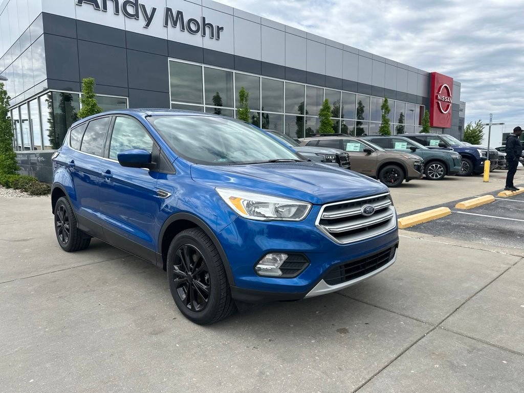 Used 2017 Ford Escape SE AWD/4WD image 2