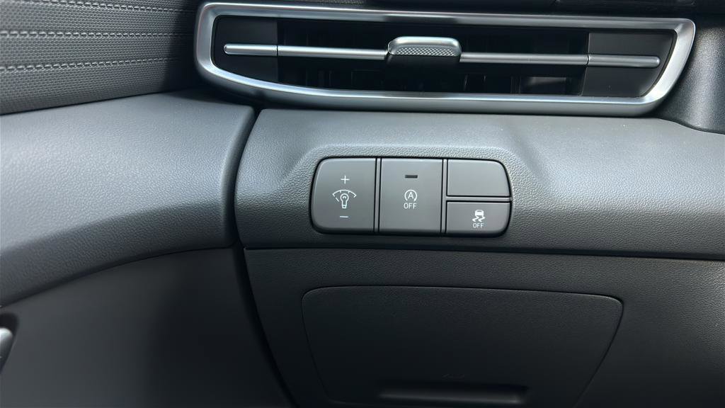 Certified 2025 Hyundai Elantra SE image 28