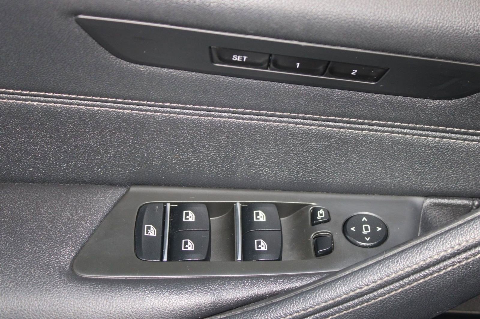 Used 2023 BMW 530i w/ Premium Package image 12