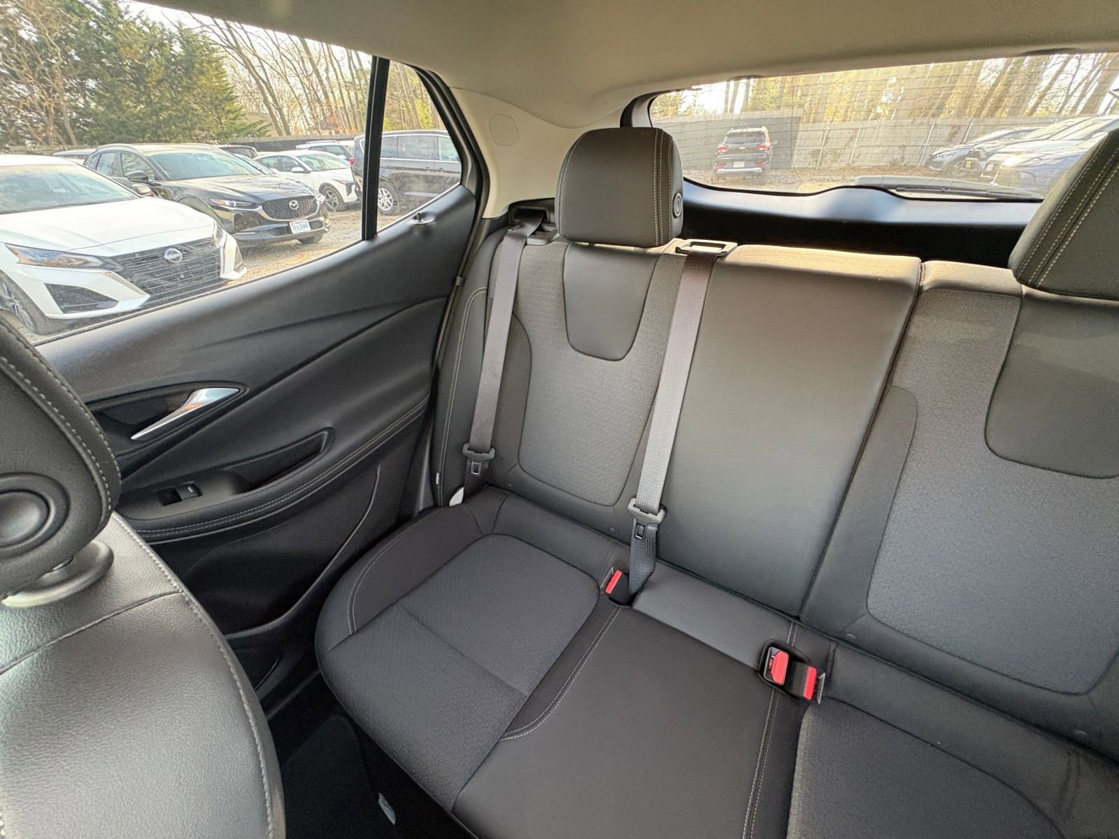 Used 2025 Buick Encore GX Preferred image 37