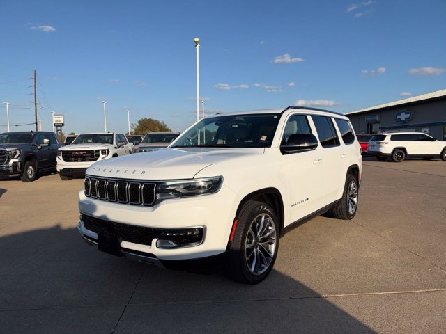 Used 2024 Jeep Wagoneer Series III w/ Premium Group I AWD/4WD image 3