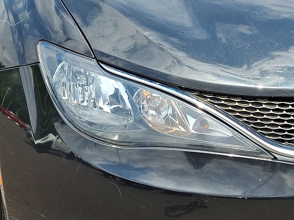 Used 2017 Chrysler Pacifica LX w/ Tire & Wheel Group FWD image 10