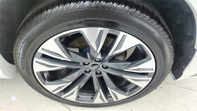 Used 2025 Audi Q8 Prestige w/ Prestige Package image 60