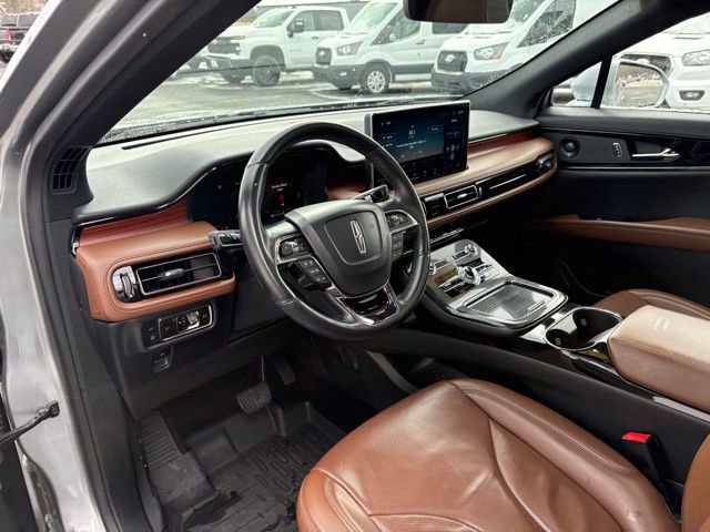 Used 2023 Lincoln Nautilus Reserve image 3