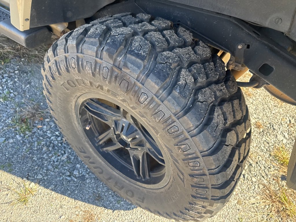 Used 2017 Jeep Wrangler Unlimited Sahara w/ Connectivity Group image 18