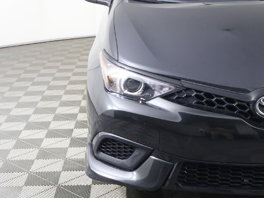 Used 2017 Toyota Corolla iM image 9