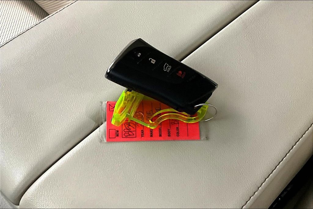 Used 2023 Lexus GX 460 Premium w/ Accessory Package image 13