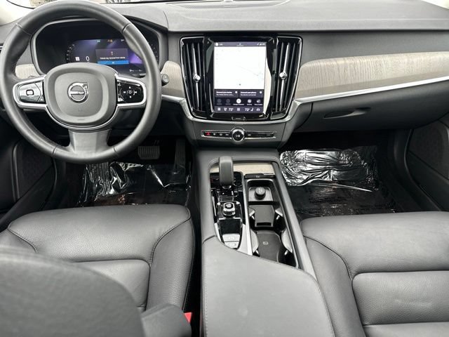 Certified 2025 Volvo V90 B6 Cross Country Plus AWD/4WD image 16