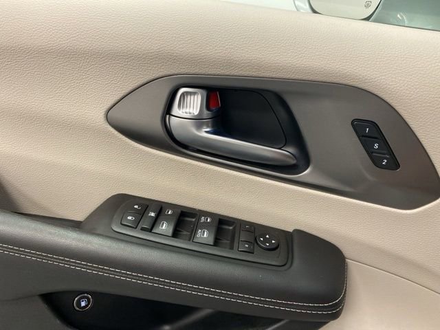 Used 2022 Chrysler Pacifica Touring-L image 20
