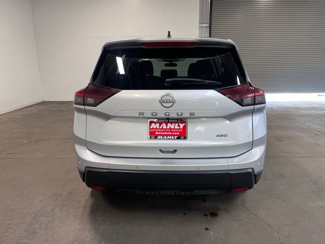 Used 2024 Nissan Rogue S image 4