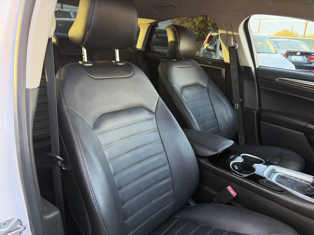 Used 2015 Ford Fusion SE w/ Equipment Group 502A FWD image 25