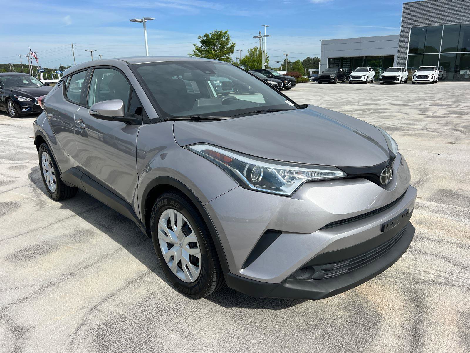 Used 2019 Toyota C-HR LE FWD image 3