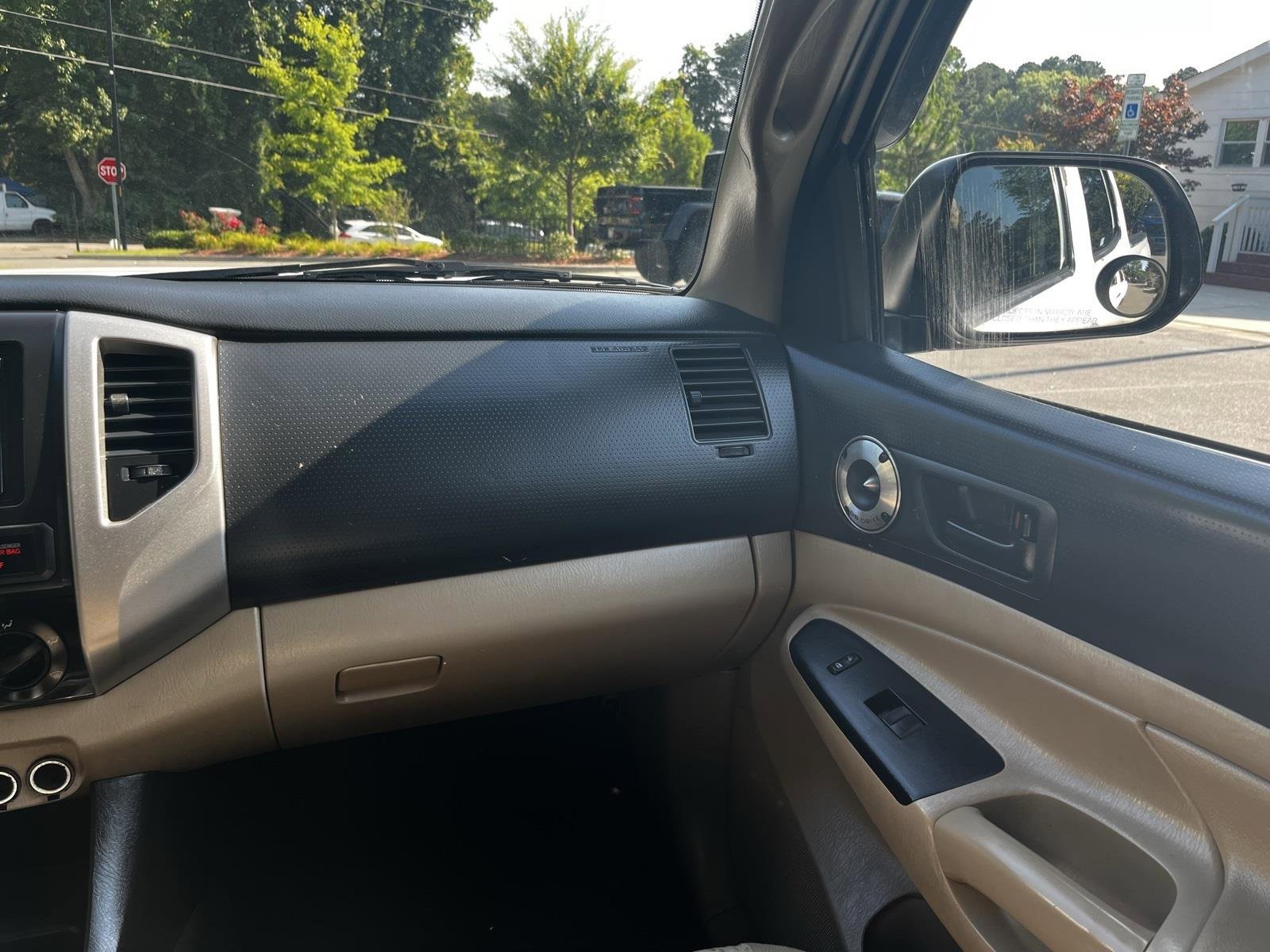 Used 2015 Toyota Tacoma PreRunner w/ SR5 Package image 29