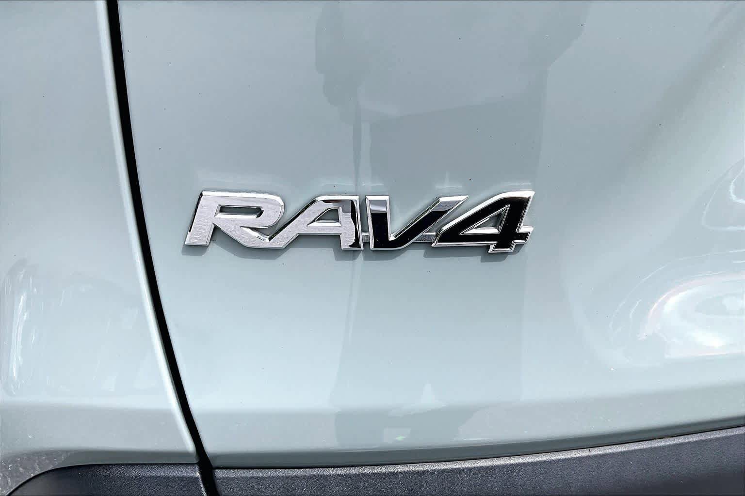 Used 2023 Toyota RAV4 XLE AWD/4WD image 30