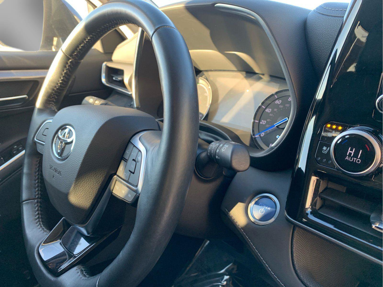 Used 2021 Toyota Highlander Limited image 26