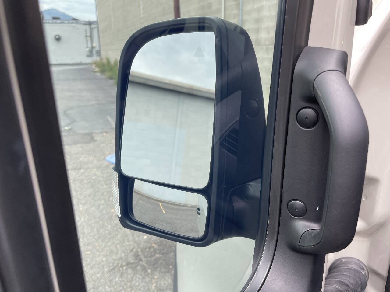 Used 2025 Mercedes-Benz Sprinter 2500 image 10