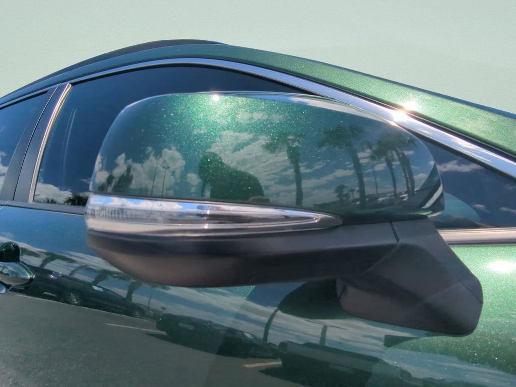 Used 2022 Toyota Corolla Cross XLE FWD image 25