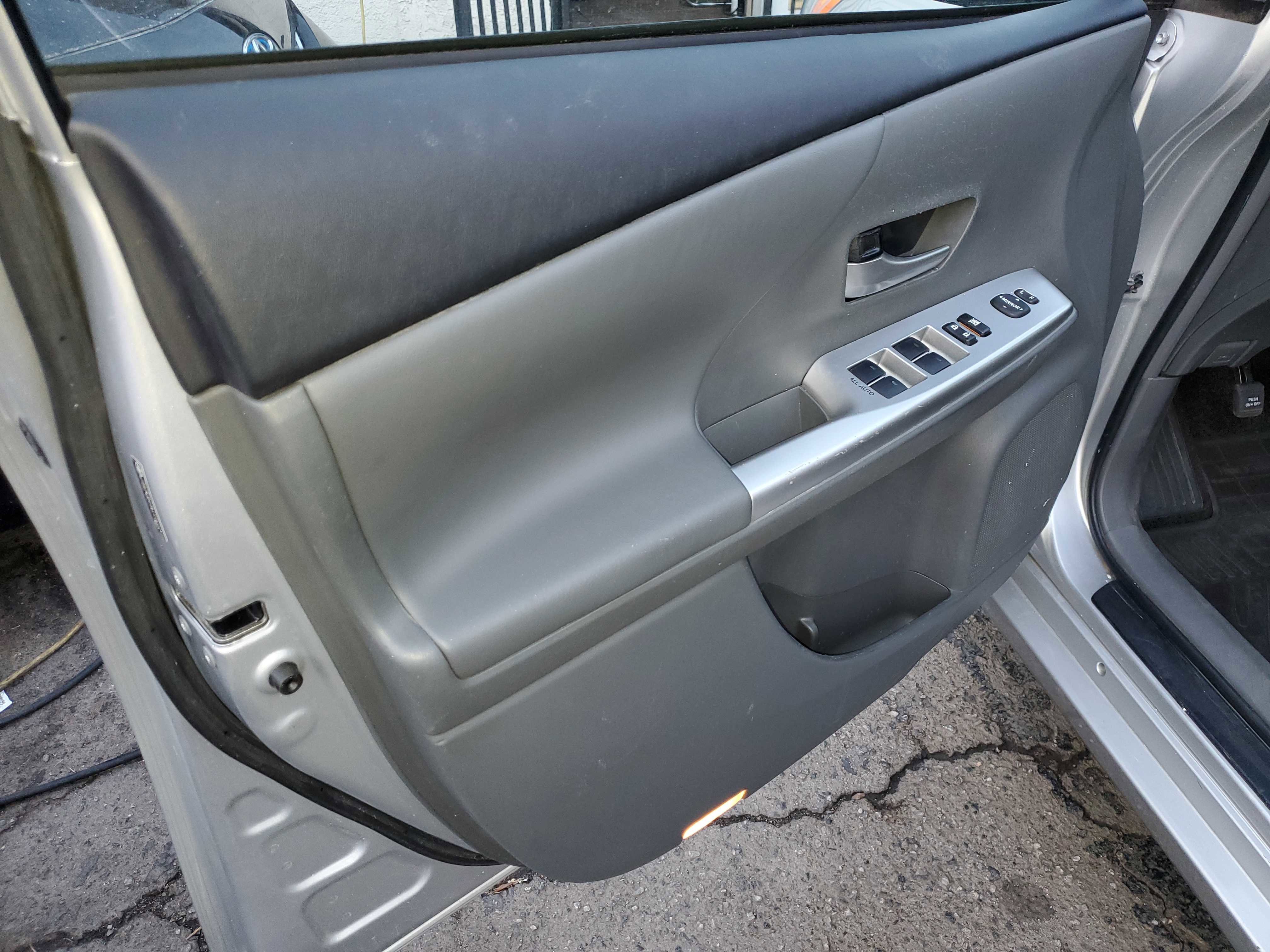 Used 2012 Toyota Prius V Five FWD image 18