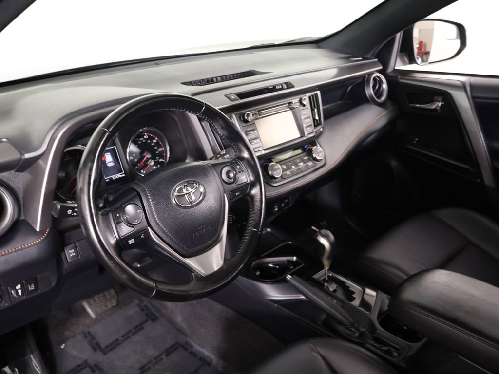 Used 2018 Toyota RAV4 SE w/ All Weather Liner Package image 27