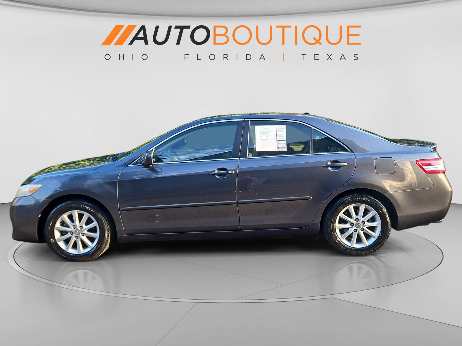 Used 2011 Toyota Camry XLE w/ SE/XLE Extra-Value Pkg FWD image 2