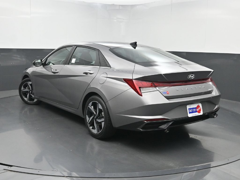 Used 2022 Hyundai Elantra Limited FWD image 23