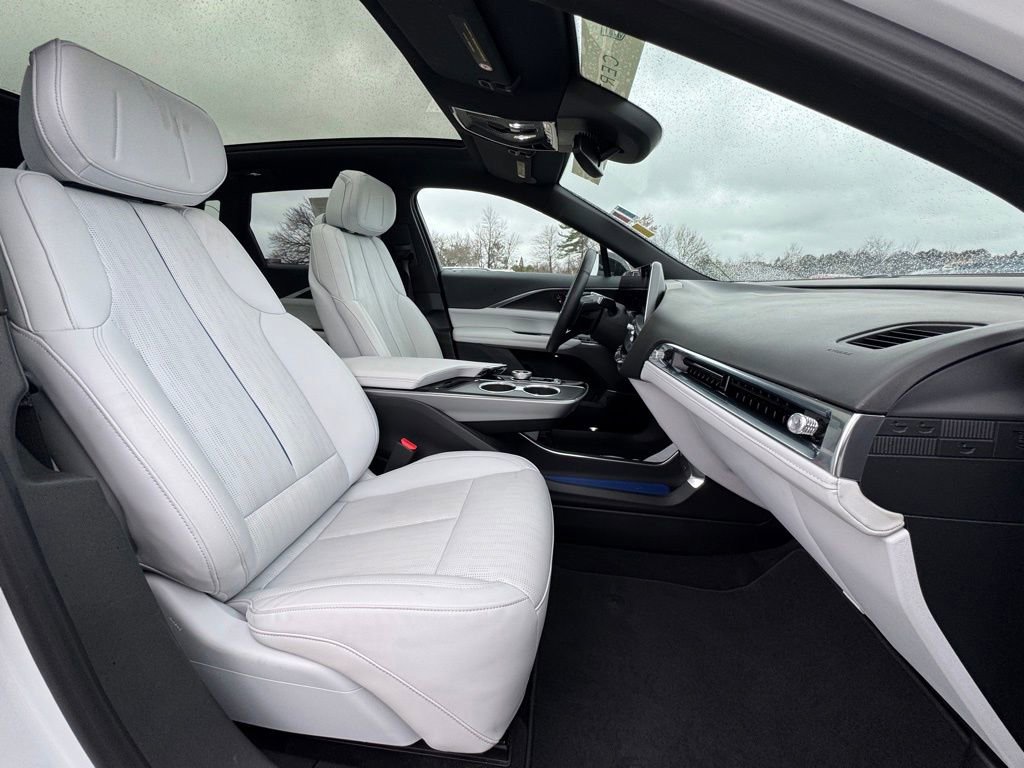 Certified 2024 Cadillac Lyriq Sport image 32