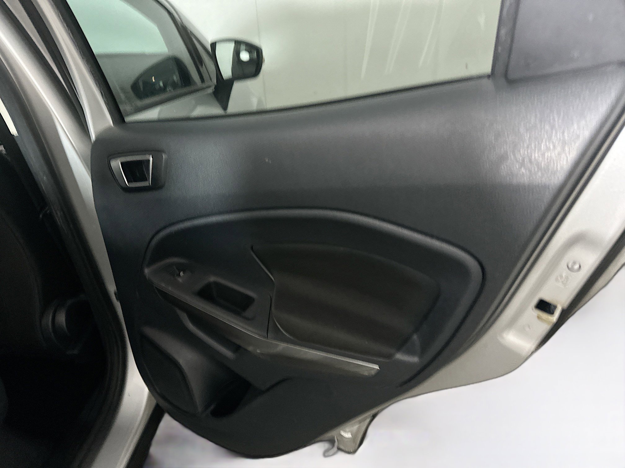 Used 2018 Ford EcoSport SE w/ SE Convenience Package image 28