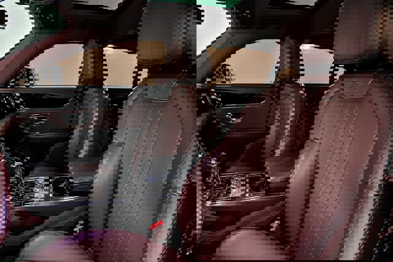 Used 2023 Bentley Flying Spur V8 image 23