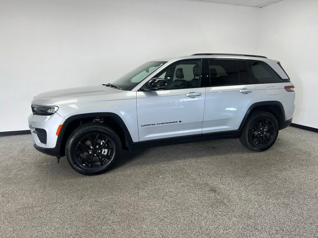 Used 2024 Jeep Grand Cherokee Altitude image 20